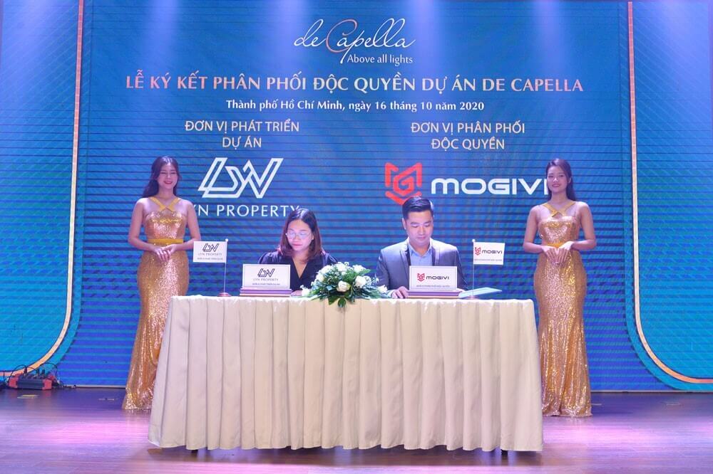 Lễ ký kết phân phối độc quyền de Capella giữa Lyn Property và Mogivi. 