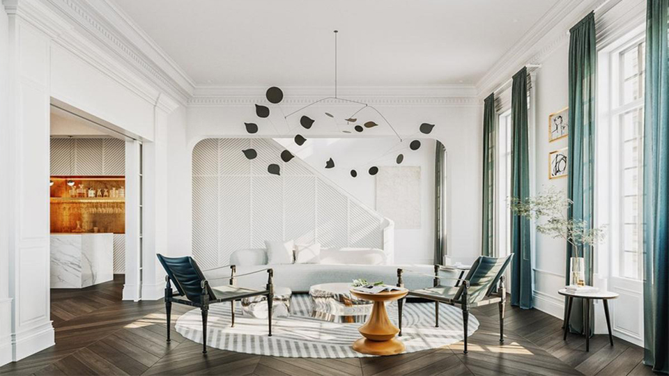 Không gian phòng khách nhà phố sẽ hiện đại và tiện nghi hơn. Nếu bạn sử dụng chiếc bàn trà tròn kết hợp với các thảm trải nhẹ nhàng