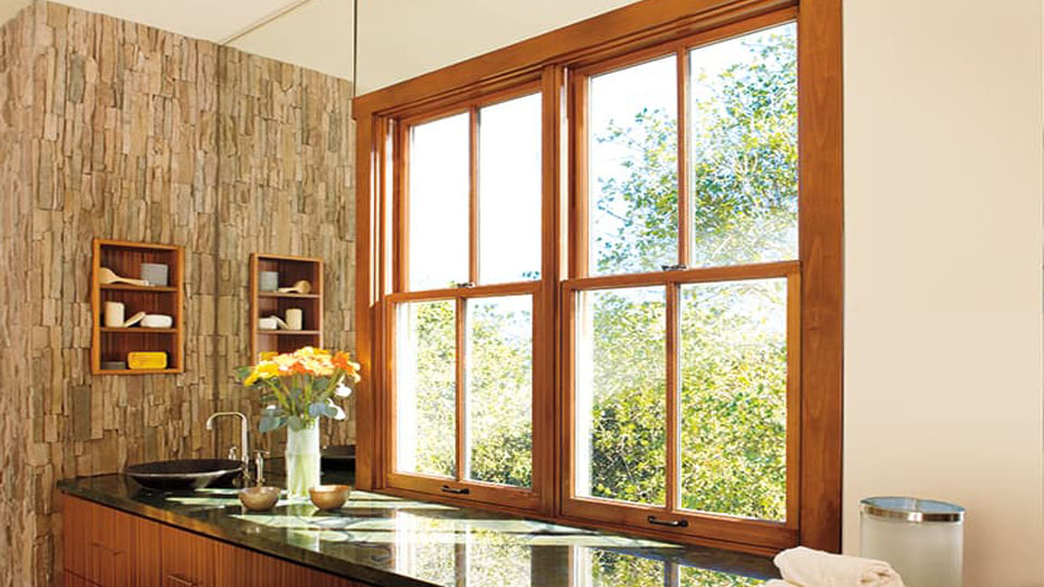 Cửa sổ bằng gỗ là sự lựa chọn của đa số những khách hàng yêu thích phong cách cổ điển. 